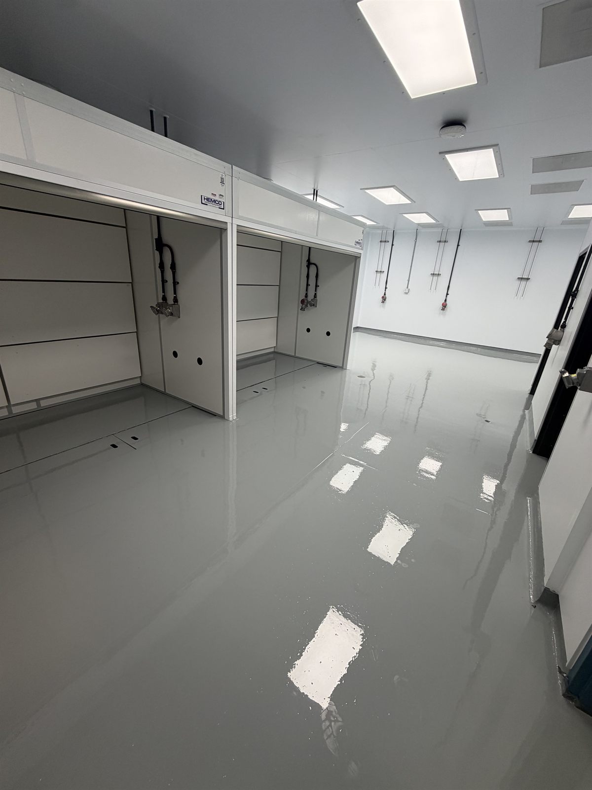 MavCoat ESD static-dissipative floor finished in an electronics cleanroom with fume hoods