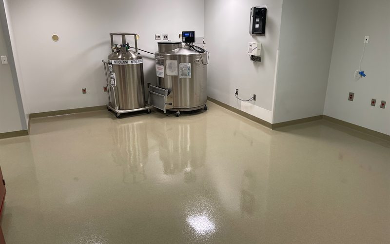 Healthcare lab with a seamless MavTop UQ-HD urethane mortar floor and integral cove base